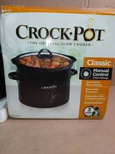 lot 28 image: Crock-Pot Manual Slow Cooker, 3 Quart (SCR300-B )- slight used