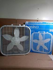 lot 42 image: 20 in. Box Fan by Lasko-open box not used