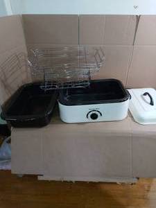 lot 55 image: Proctor Silex 32190 18 qt. Roaster Oven- used