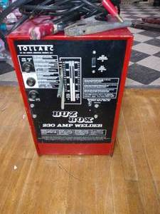 lot 71 image: Century Buz Buzz box Stick arc welder 230 Amp - used