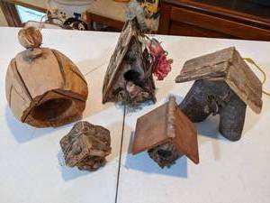 lot 54 image: Bird Houses made of Natural Materials