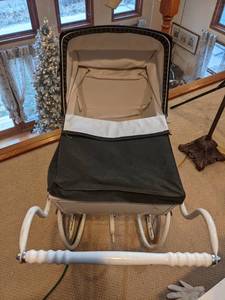 lot 58 image: Vintage SilverCross Pram by Pollocks