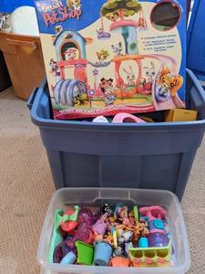 lot 61 image: Littlest Pet Shops and Pets
