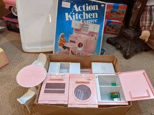 lot 71 image: Vintage Barbie Action Kitchen Center 1970s