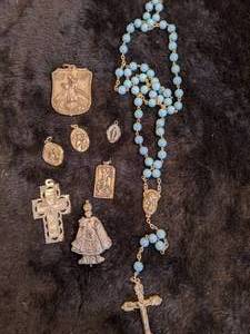 lot 302 image: Rosary and Religious Charms