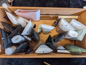 lot 188 image: Purse Size Beauty Samples - Lotion, Hair Care, Perfume and more