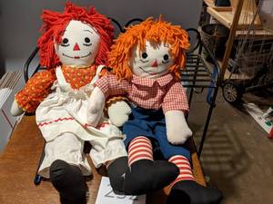 lot 252 image: Vintage Raggedy Ann & Andy
