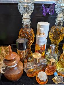 lot 143 image: Lots of Vintage Perfume