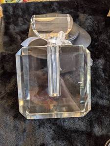 lot 144 image: Very Large Heavy Cut GlassCrystal Perfume Decanter