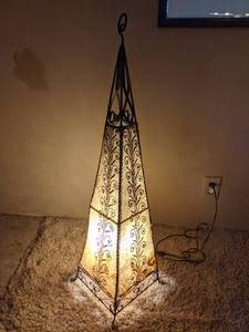 lot 202 image: Unique Floor or Table Lamp