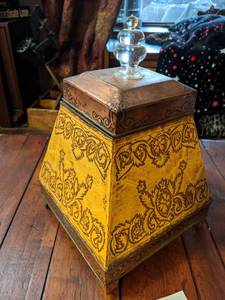 lot 225 image: Decorative Copper Metal Box with Lid