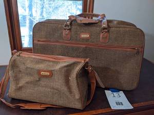 lot 13 image: Vintage Soft-Side Samsonite Luggage Set Rare