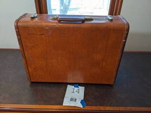 lot 14 image: Vintage Samsonite Leather Luggage