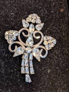 lot 127 image: Sterling Silver and Clear Gem Brooch