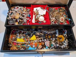 lot 141 image: Vintage Jewelry Box filled with Costume Jewelry some Vintage