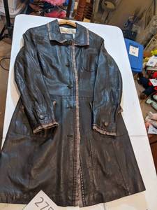 lot 275 image: Vintage Alexander Julian Leather Jacket Coat Large