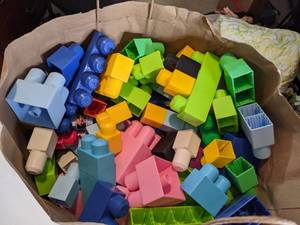 lot 42 image: Mega Blocks