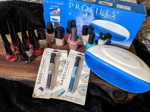lot 90 image: Fingernail Polish and Dryer