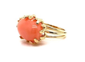 lot 33 image: Vintage Large, Natural Hawaiian Angel Skin Coral Custom Estate Ring in 14k Yellow Gold