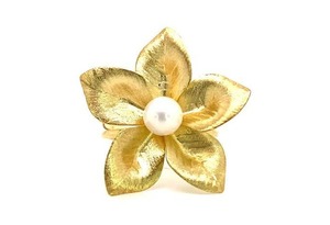lot 37 image: Extravagant 6 mm Akoya Pearl Flower Motif Estate Statement Ring in 18k Yellow Gold $1450 Retail