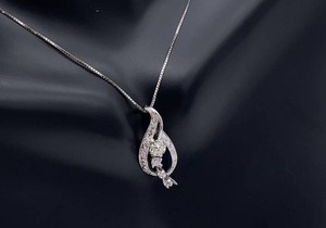 lot 42 image: Beautiful Diamond Estate Pendant in 14k White Gold $1850 Retail