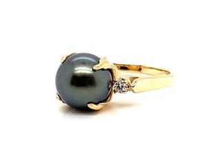 lot 46 image: Fine Tahitian Pearl and Diamond Estate Ring with Fancy Prongs in 18k Yellow Gold $1925 Retail