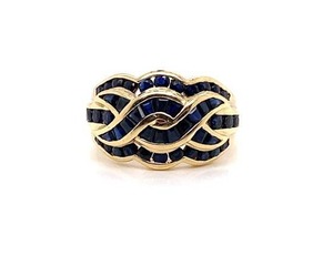 lot 48 image: Natural Blue Sapphire Ribbon Estate Ring in Yellow Gold $1925 Retail