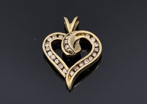 lot 70 image: Pretty Diamond Heart Shaped Estate Pendant in Yellow Gold