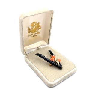 lot 71 image: Vintage Mid Century Modern Hawaiian Coral Pin in 14k Yellow Gold w Original Maui Divers Box