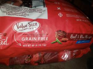 lot 5 image: WholeHearted Grain Free Beef & Pea Recipe Adult Dog Food