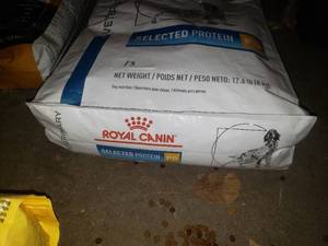 lot 13 image: Royal Canin Veterinary Diet Canine Selected Protein Adult PD Dry Dog Food