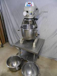 lot 3 image: Globe 20 Quart Mixer with Stand, 3 Bowls, Paddle