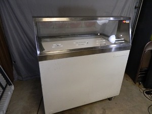 lot 3C image: Master Bilt 8 Flavor Ice Cream Dipping Cabinet  Freezer on Wheels