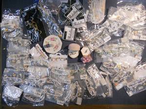 lot 69 image: Jewelry Lot