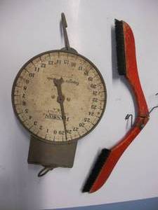 lot 31 image: Antique Hanging Scale and Coat Hanger Lint Brush
