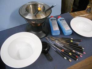 lot 65 image: Fondue Set - Many skewers, extra bowls, and Gel