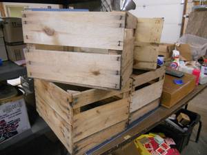 lot 123 image: 4 Wood Crates