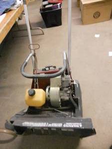lot 26 image: Toro 2 Stroke 38120 Snowblower - Needs TLC