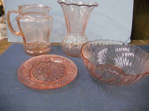 lot 9 image: Pink Depression Glass - 4 Items