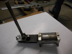 lot 130 image: Pneaumatic Wire Crimper