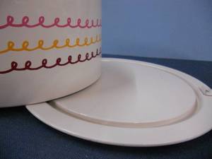lot 147 image: Cake Boss 59733 Icing Cake Carrier - Collectible - Originally 79.99
