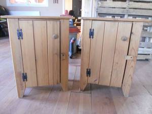 lot 162 image: End Tables (2) 27x21x11