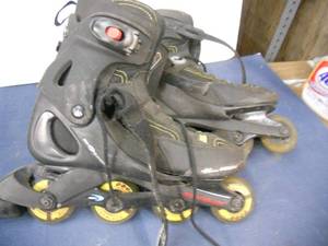 lot 172 image: Size 11 Rollerblades