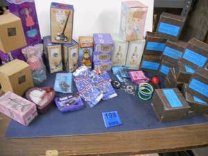 lot 198 image: Gift Items Lot