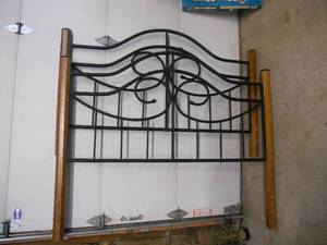 lot 184 image: Queen Bed Headboard and Footboard