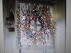 Pip Berry Wreath Window Frame open ...
