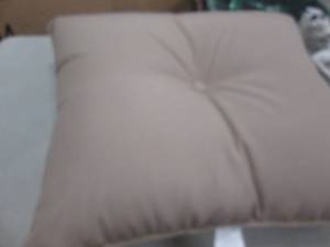 Large Pillow missing one button 26 ...