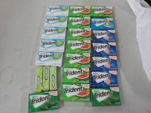 lot 220 image: Trident Gum and Double mint Gum ne...
