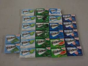 lot 221 image: Trident Gum near or past best date...