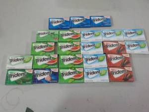 lot 222 image: Trident Gum near or past best date...